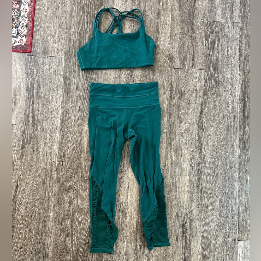 Athleta Dragonfly Green Matching Sports Bra & Leggings Set